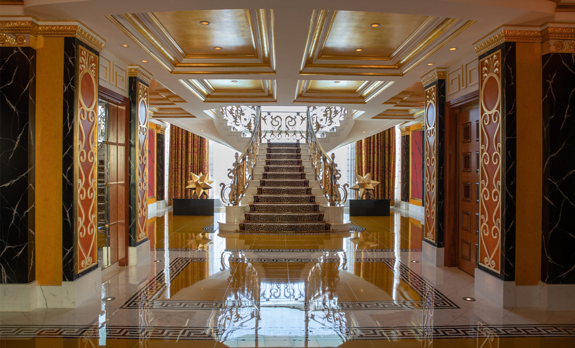 Burj-Al-Arab-Dubai-Royal-Suite-Staircase