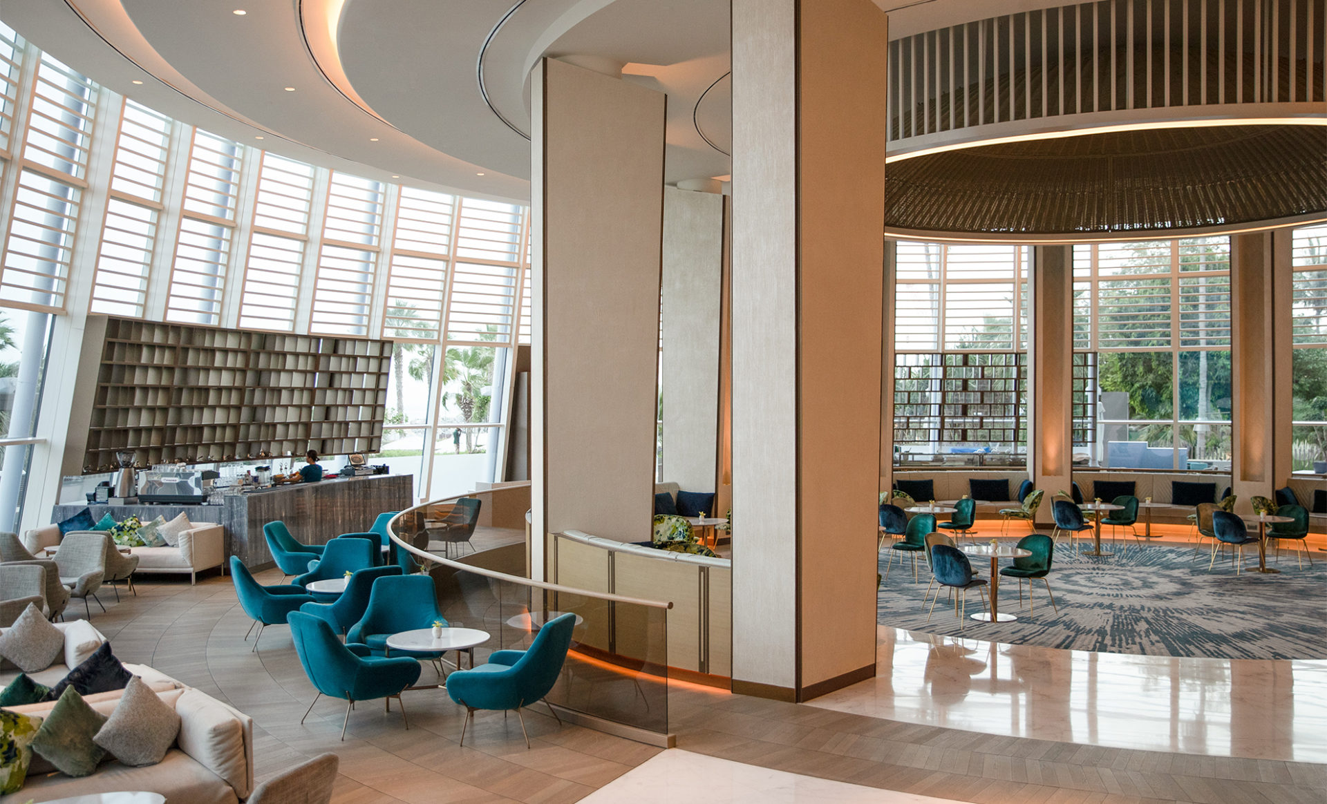 JUMEIRAH-BEACH-HOTEL--Dubai-Pearl-Lounge