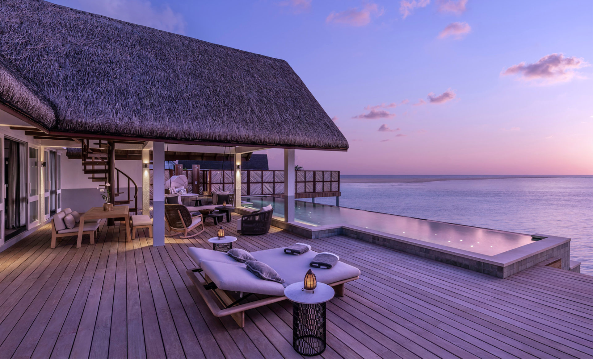 Maldives-at-LANDAA-GIRAAVARU-sunset-villa