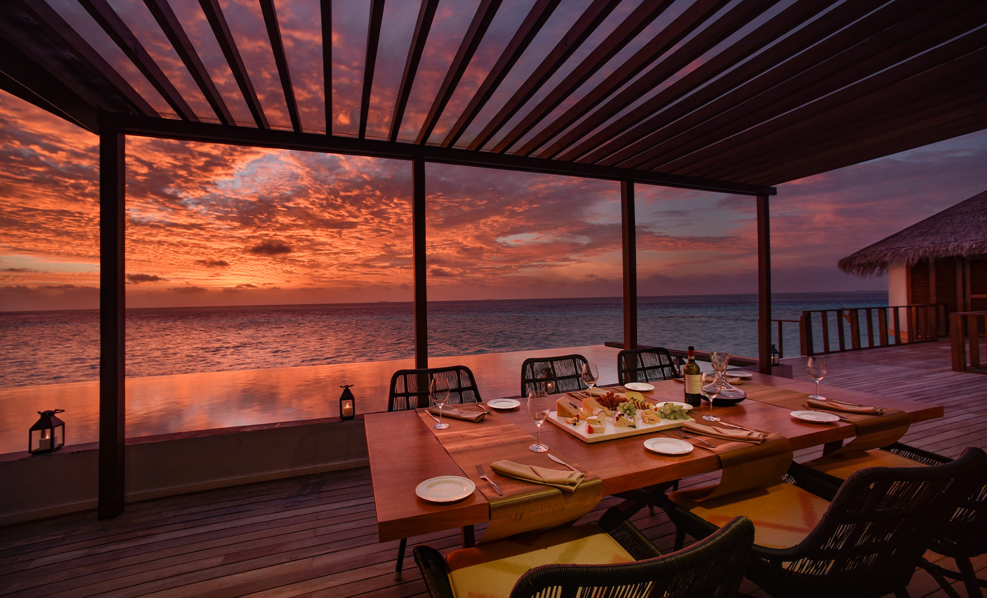 OZEN-by-ATMOSPHERE--Maldives-sunset-dining