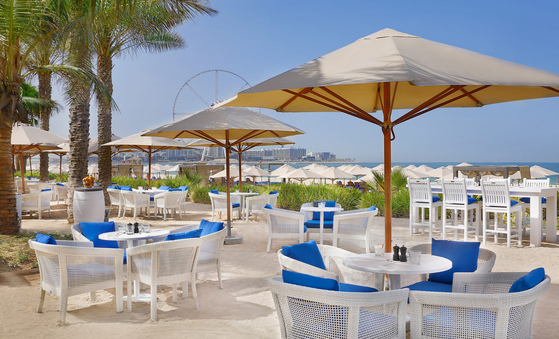 RITZ-CARLTON-DUBAI-dining-outdoor