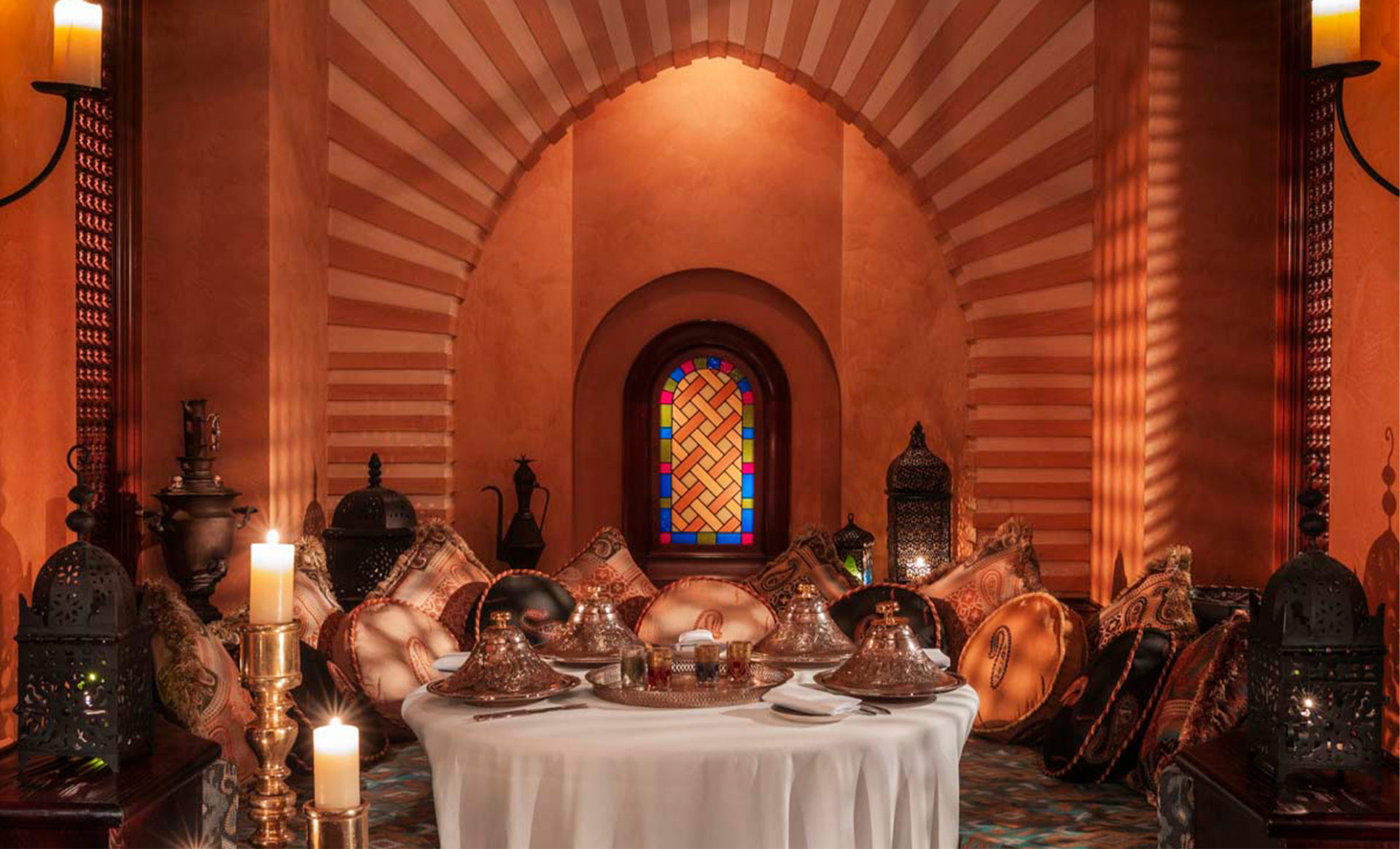 Ramadan-Cafe,-The-Palace-Courtyard,-One&Only-Royal-Mirage,-Dubai-restaurant