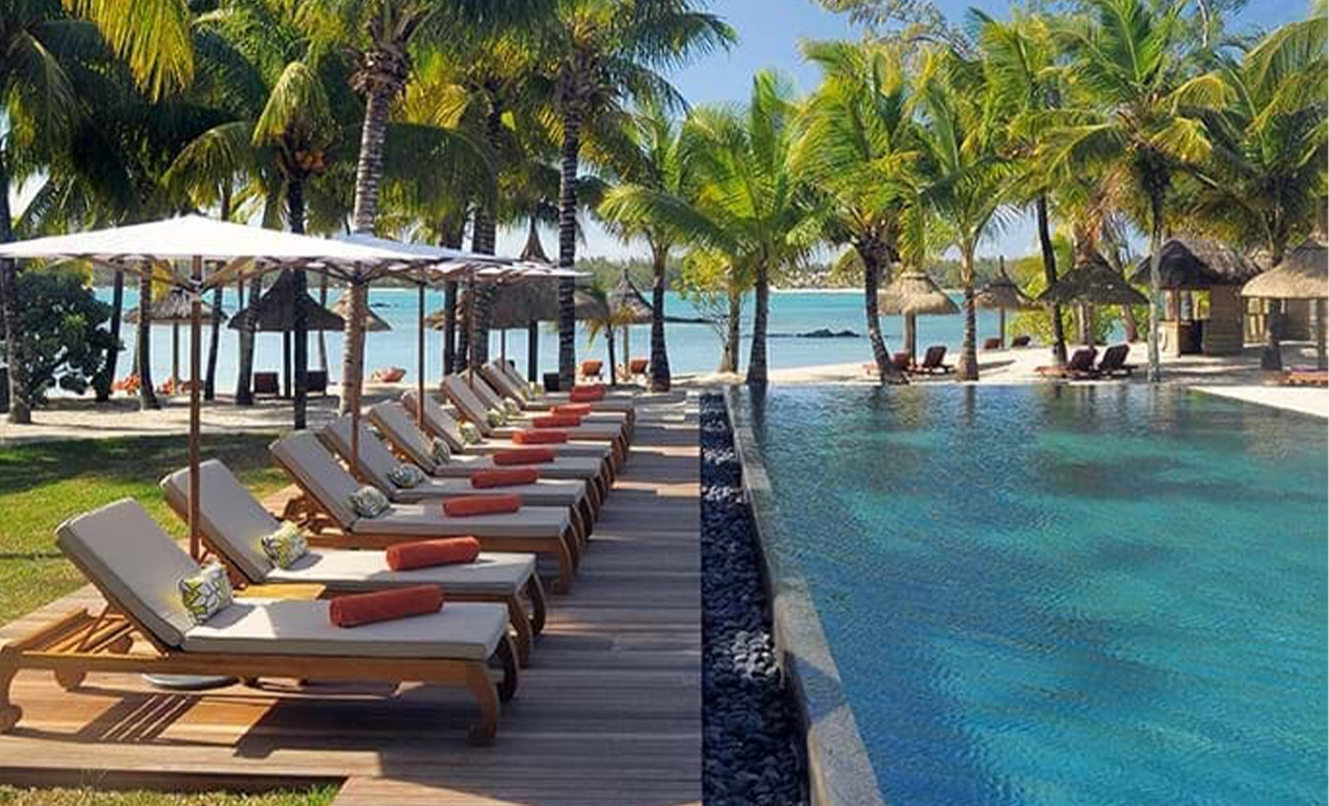 CONSTANCE-PRINCE-MAURICE--MAURITIUS--Sun-lounger-pool-view