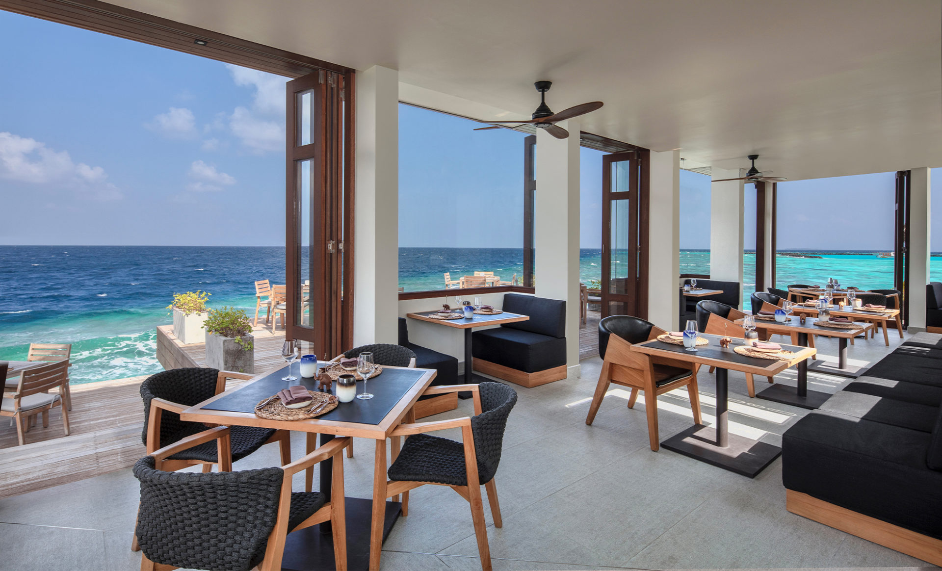 HERITANCE-AARAH--Maldives-sea-view-restaurant