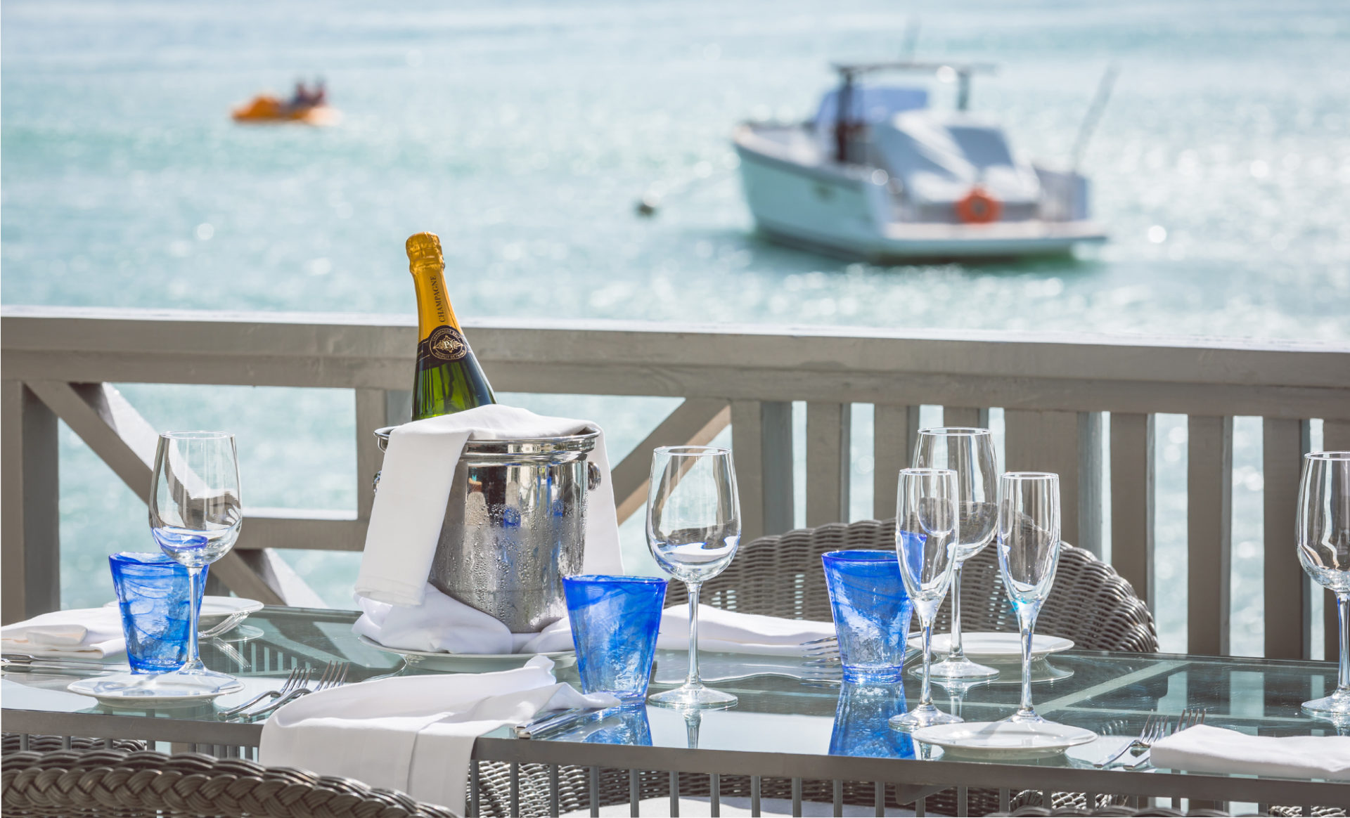 Carlisle-Bay-Antigua-Beach-table-setting