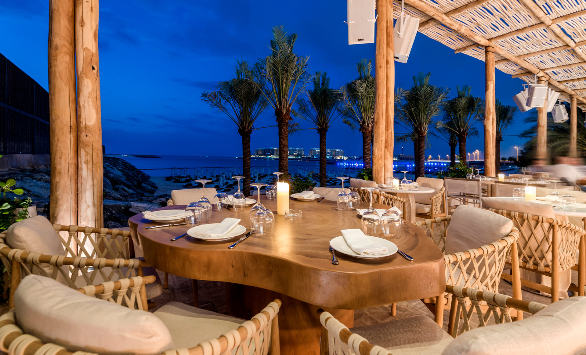 Four-Seasons-Resort-Dubai-at-Jumeirah-Beach-Nammos-bar-