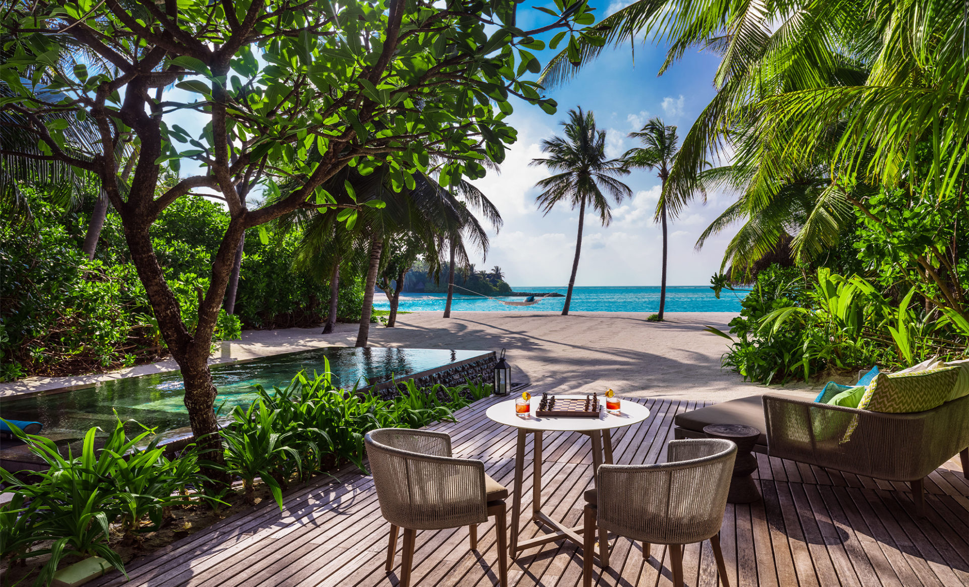 ONE&ONLY-REETHI-RAH-beach-villa-with-pool--Maldives-