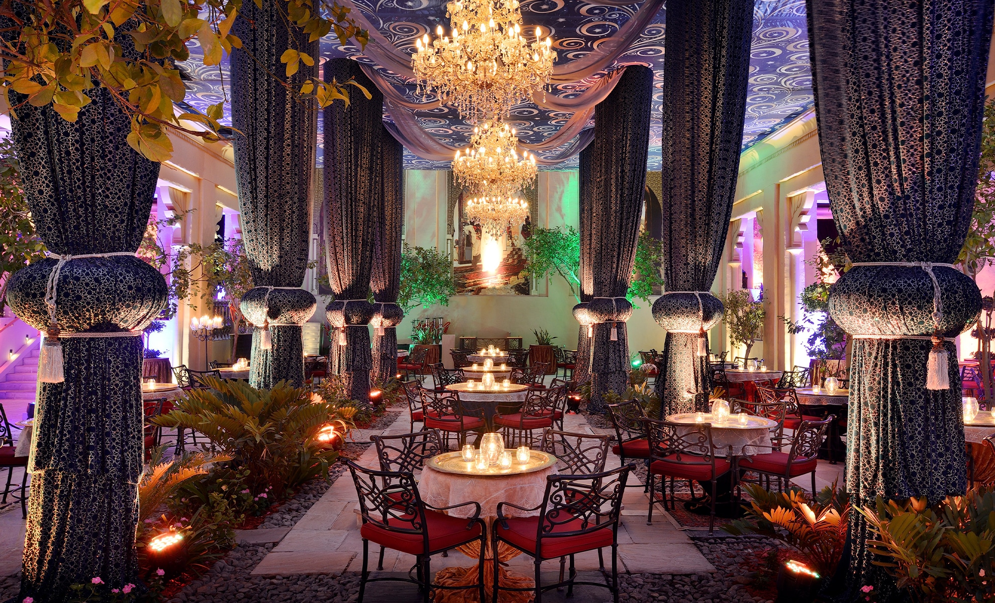 Ramadan-Cafe,-The-Palace-Courtyard,-One&Only-Royal-Mirage,-Dubai