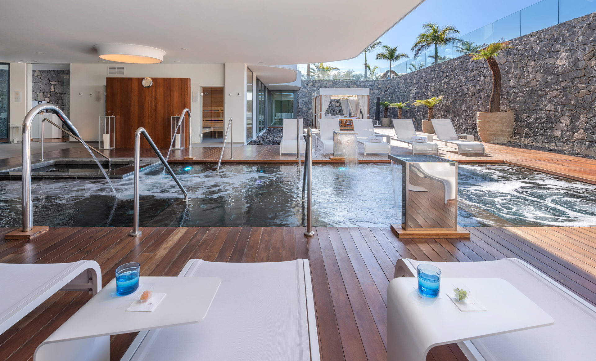 ROYAL-HIDEAWAY-CORALES-SUITES--Tenerife-spa-pool2