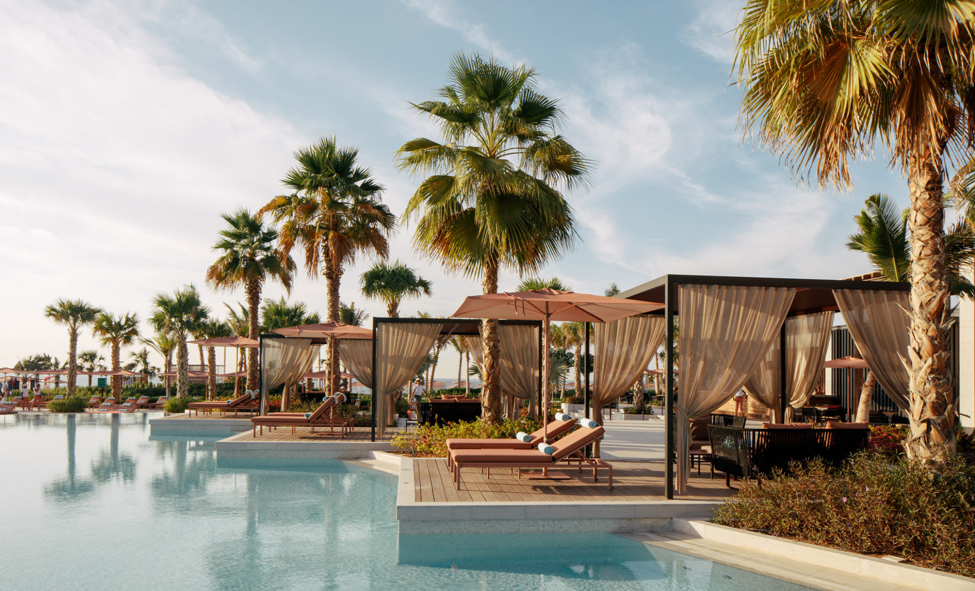CAESERS-PALACE-BLUEWATERS--Dubai-pool-with-cabana