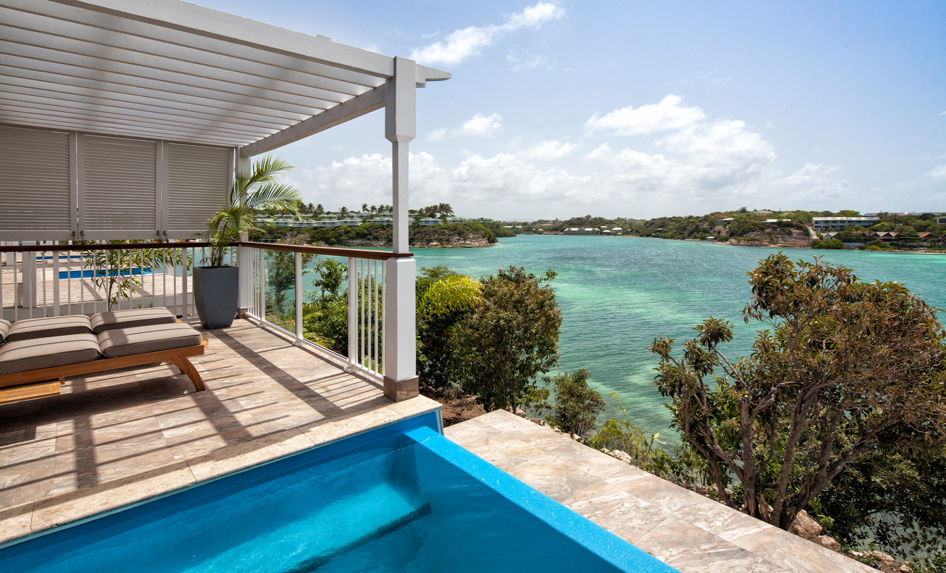 HAMMOCK-COVE--Antigua-pool-with-sea-view
