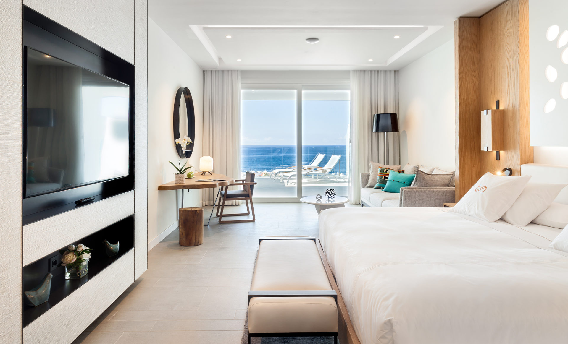 ROYAL-HIDEAWAY-CORALES-BEACH--Tenerife-bedroom-hotel